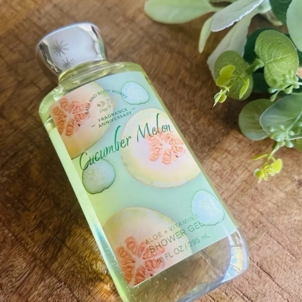 Bath and Body Works CUCUMBER
NWT
MELON Shower Gel 25th
Anniversary